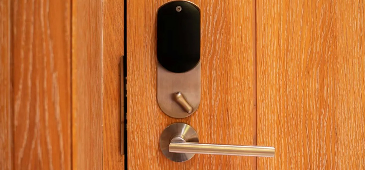 Automatic Locking Door Knob Upland